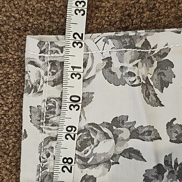Maurices Flowered Jeans - Picture 8 of 11